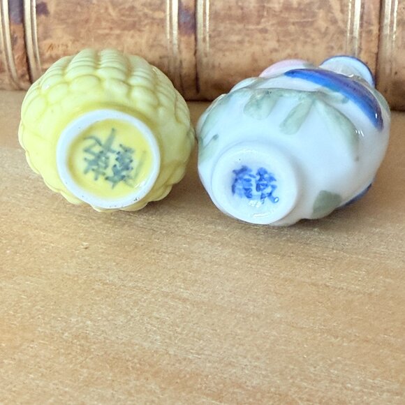 2 Vintage Snuff Bottles - Picture 9 of 11